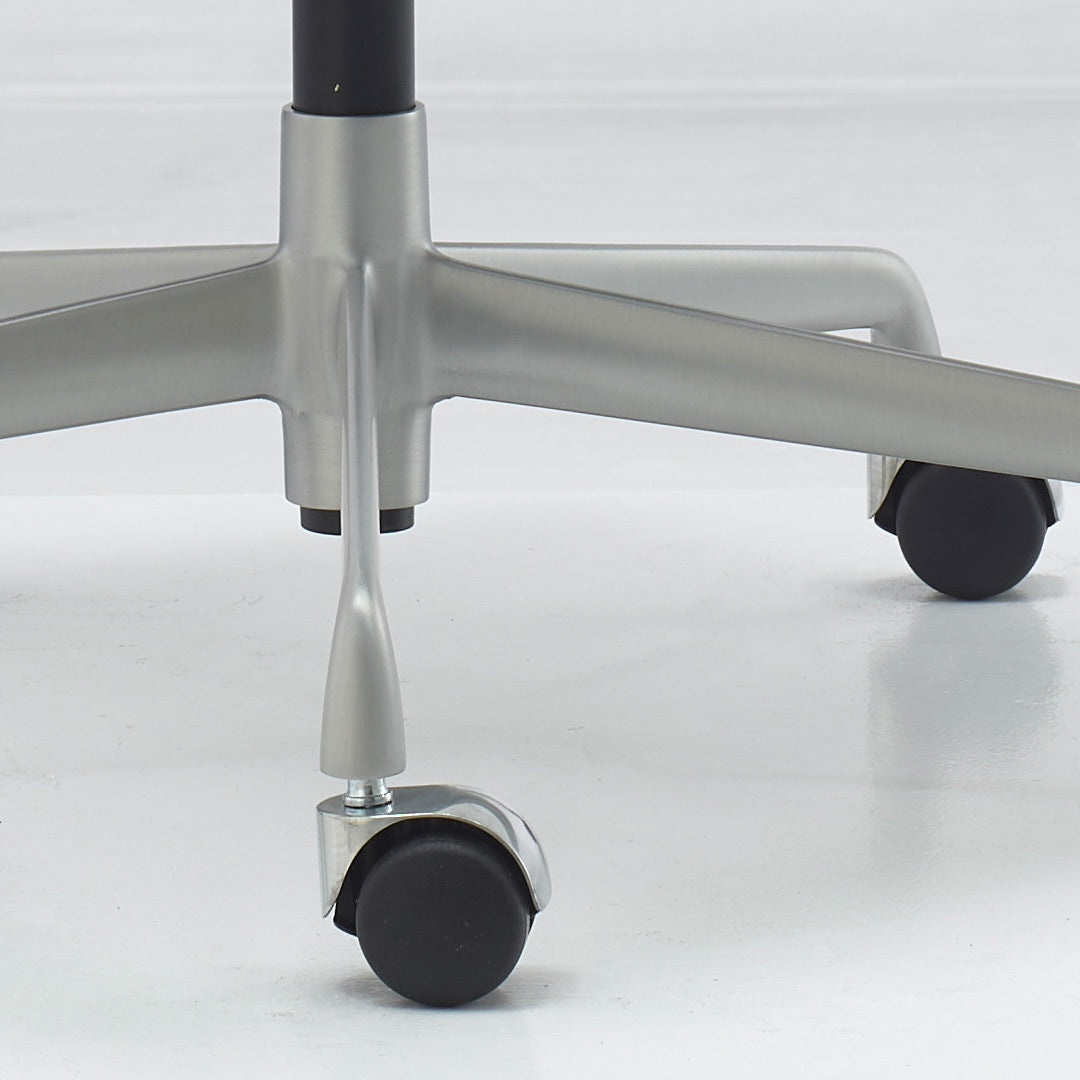 Silla EA117, aluminio satinado